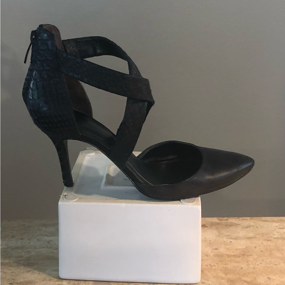 Enzo Angiolini Black Textured Heels